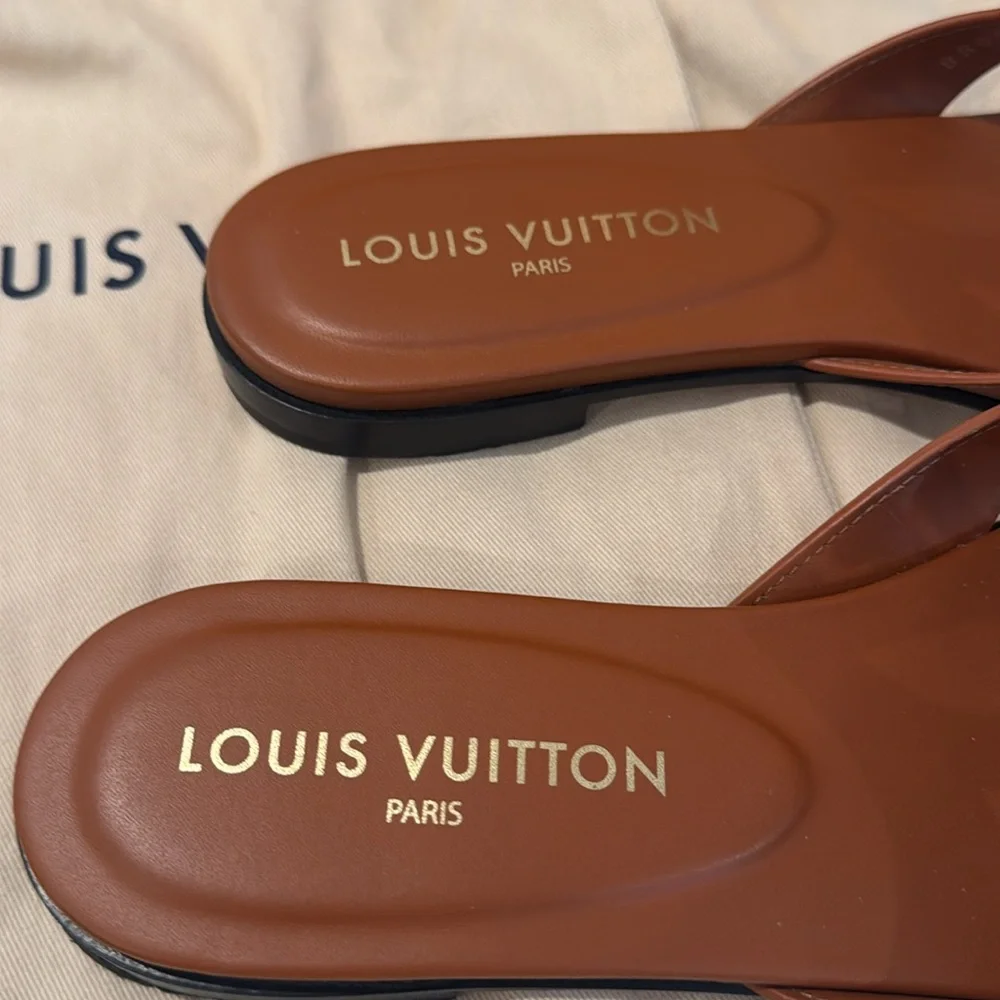 JUST LIKE NEW! LV Isola Flat Mule. EU 39 - Picture 8 of 15